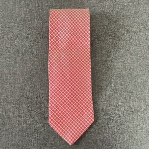 Hugo Boss Italy silk Tie red pattern.